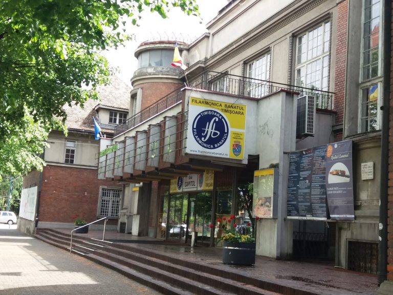 Angajații Filamonicii Banatul ies în stradă. Sunt nemulțumiți de proiectul de reabilitare a sălii