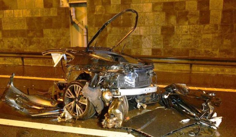 BMW de 150.000 euro, rupt în bucăți după o cursă nebună și ilegală. Doi tineri au murit