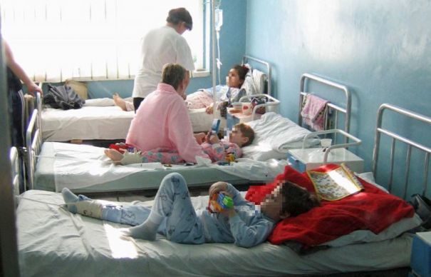 Coșmar la o secție de Pediatrie din vestul țării. Ce a pățit un copilaș după internare
