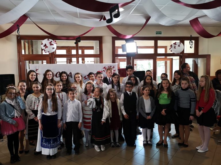 „Vocea de Aur” pentru elevii români din Ungaria, la Bătania VIDEO