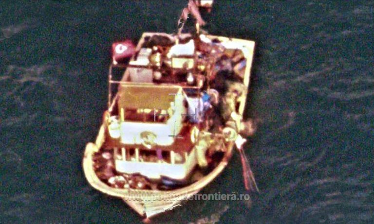 Marinari împușcați și o navă scufundată în România. Operațiune ca în filme pentru prinderea braconierilor