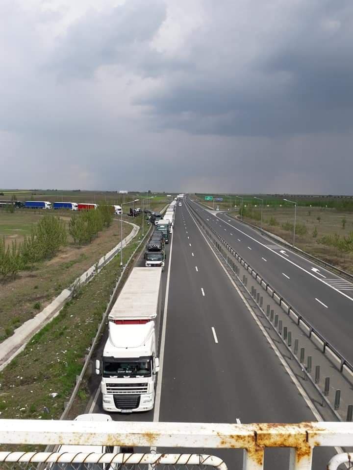 Coadă de 10 kilometri la granița cu Ungaria