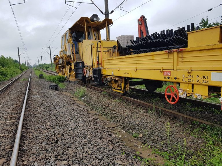Trenurile de pe relația Timișoara – Arad vor circula cu 50 km/h mai repede. Se refac șinele