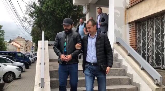 Proxeneți ridicați de polițiștii arădeni. Video