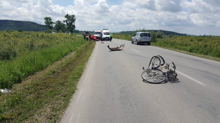 UPDATE. Accident grav în Arad. Un biciclist a murit după ce a fost lovit de o mașină condusă de un șofer fără permisFOTO