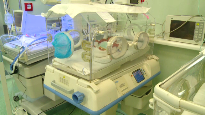 Se întâmplă, din nou, în România. Trei cazuri noi de bebeluși infectați cu stafilococul auriu