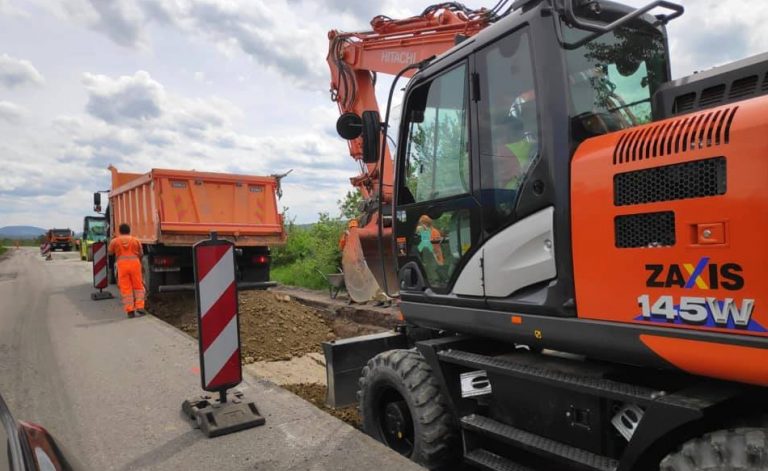 Se lucrează la modernizarea celui mai prost drum național din vestul țării. FOTO