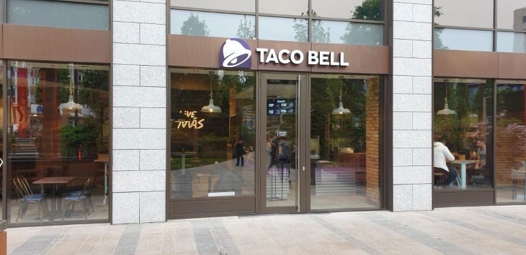 Taco Bell deschide primul restaurant din vestul țării, în ansamblul mixt Openville, Timișoara