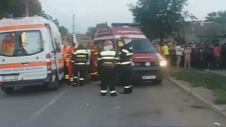 Surori de 2 și 7 ani lovite pe trotuar de o mașină scăpată de sub control. Cea mai mică a murit
