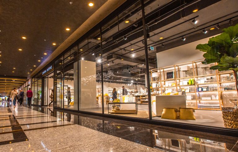Grupul Inditex aduce două branduri noi în vestul ţării și dublează suprafața celor cinci magazine existente în Iulius Mall