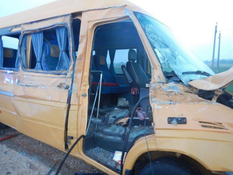 Un microbuz plin cu elevi, al unei firme din vestul țării, implicat într-un accident în Ungaria. O tânără de 16 ani a murit