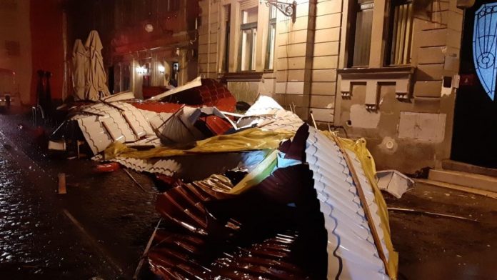 acoperis-Piata-Unirii-furtuna-19.05.2019-1-1024x576