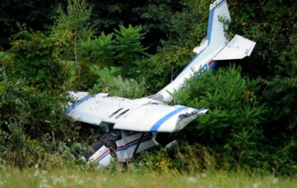 Un avion de mici dimensiuni, prăbuşit în sudul ţării. Două persoane au fost găsite decedate în epavă