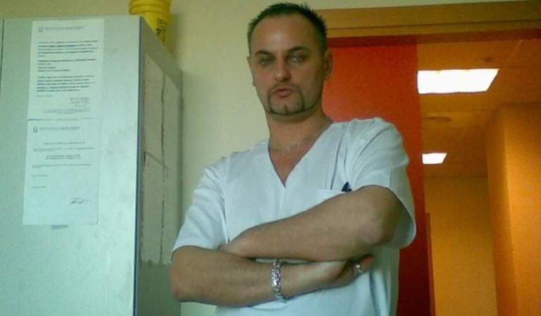 Drama lui Marius, un asistent medical care s-ar fi sinucis. ”Îşi căuta drepturile şi toate uşile i se închideau în nas”