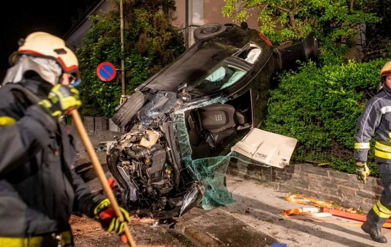 Un șofer român beat a comis două accidente în doar câteva minute, pe o stradă din Austria