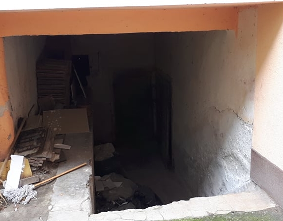 Descoperiri terifiante în pivnița unei case din Arad. Aici naziștii i-ar fi torturat pe evrei