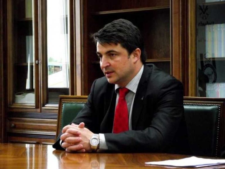 Promisiuni de la „centru”. Ministrul Culturii promite bani pentru Muzeul Revoluției