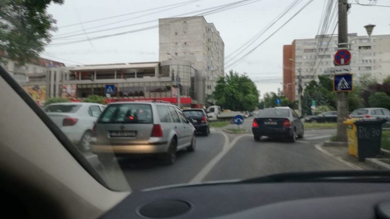 Noile reguli de circulație de pe străzile Cluj și Aleea FC Ripensia încep să enerveze șoferii. Blocaje în trafic