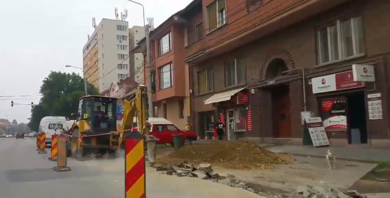 Stradă spartă și restricții de circulație, fără anunț prealabil, în Timișoara. Video