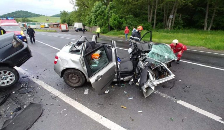 Mașină dezmembrată la Codlea, în impactul cu un alt autoturism FOTO