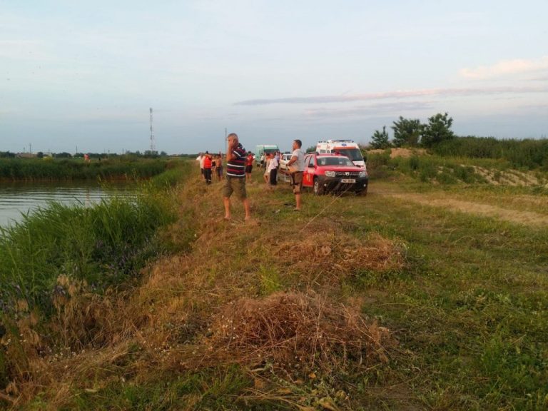 UPDATE. Tragedie la scăldat. Copilul de 8 ani scos din ape, declarat decedat FOTO