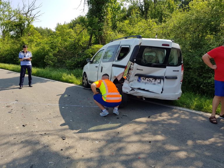 Încă un accident rutier în Banat! Trei persoane au ajuns la spital FOTO