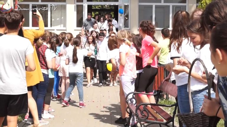 Emoții și bucurie la Școala Gimnazială Dumbrăvița FOTO-VIDEO