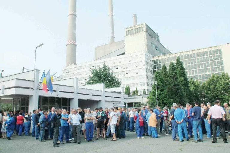 Protest spontan al angajaţilor de la termocentrala Mintia
