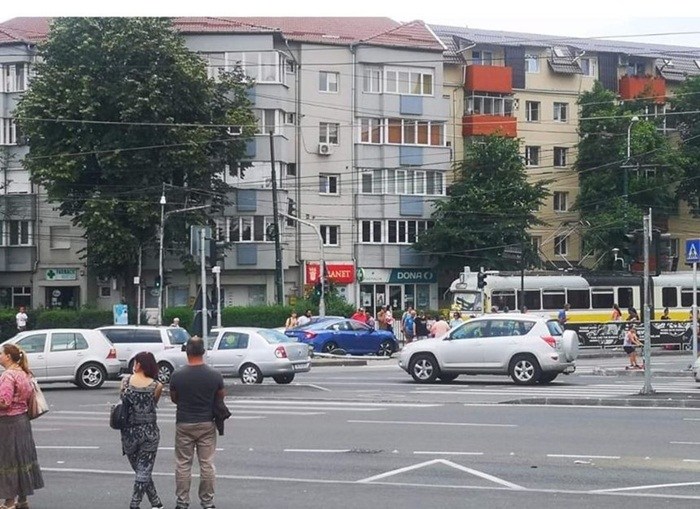 Accident în fața Spitalului Județean din Timișoara