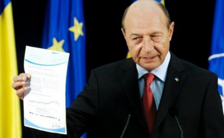 Dosar CNSAS-Băsescu: Fostul președinte ar fi colaborat cu Securitatea. Și-a supravegheat colegii