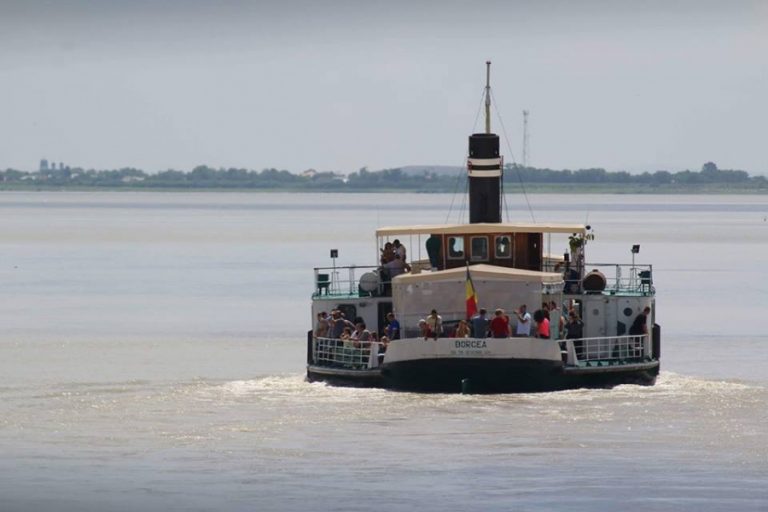 Veste bună pentru turişti! Se reiau cursele cu vaporul pe Dunăre între România şi Serbia