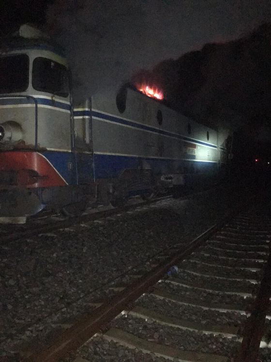Incident grav pe ruta feroviară Bucuresti-Timișoara. Sute de călători sunt evacuați acum, din cauza unui incendiu