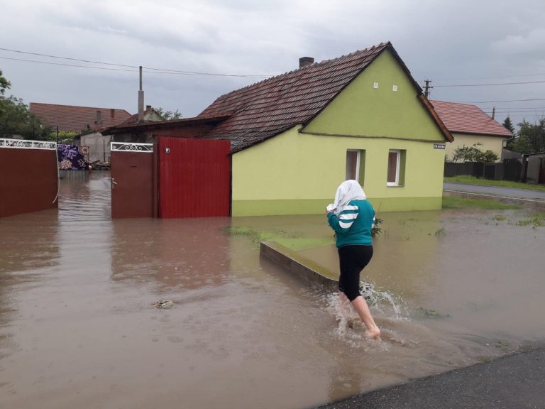 Inundațiile au făcut dezastru în Arad FOTO