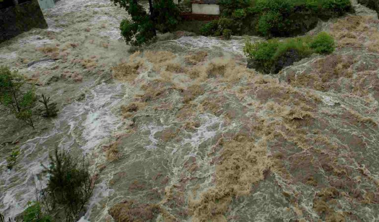 Pe râul Bega s-a egalat nivelul maxim istoric din 2005. Cod roșu de inundații prelungit