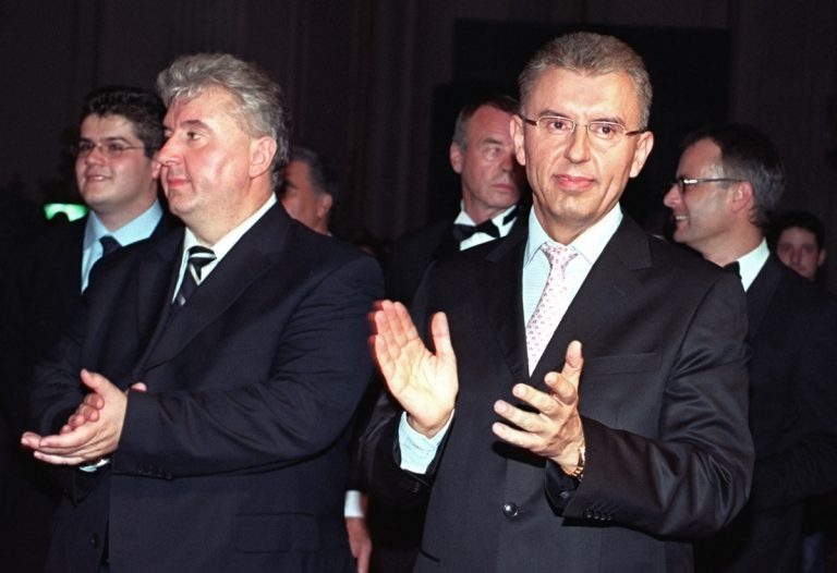 Doi milionari din vestul țării riscă să arunce România în haos!