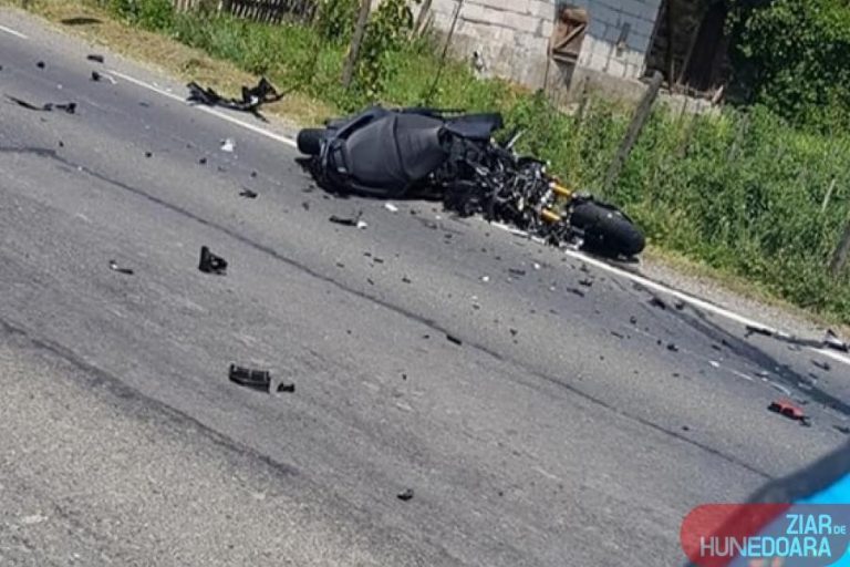 Accident teribil pe DN7. Un motociclist a fost spulberat de un TIR. Medicii au declarat decesul victimei