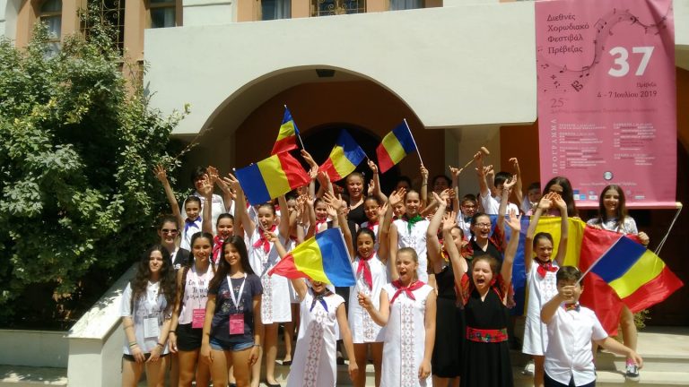 Corul de copii CANTANTI câștigă Medalia de Aur la cea mai prestigioasă competiție corală a Europei de Sud