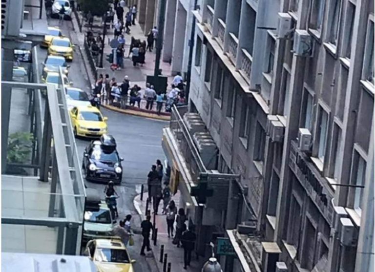 Cutremur de 5.3 pe scara Richter, lângă Atena. Oamenii au ieșit în stradă