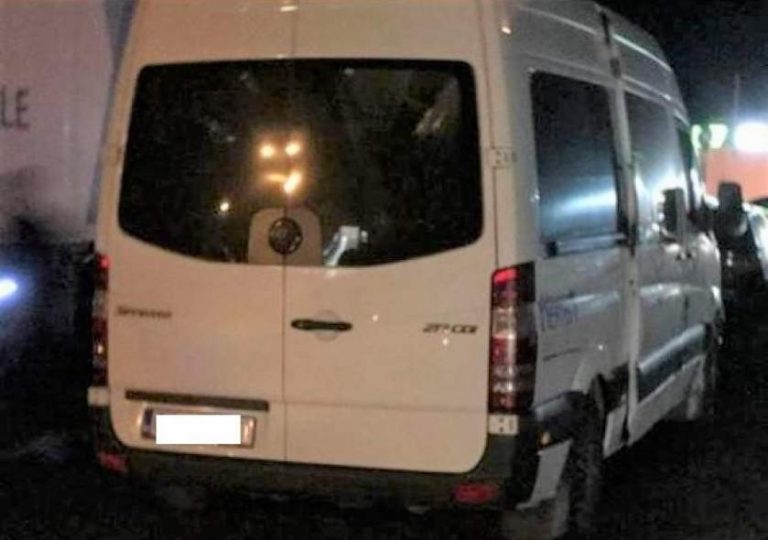 Șoferi atacați de hoți în parcări, pe autostrada Sibiu – Deva