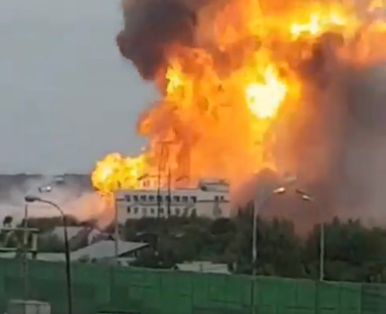 Flăcări de 50 de metri după un incendiu la o centrală electrică, în Rusia VIDEO