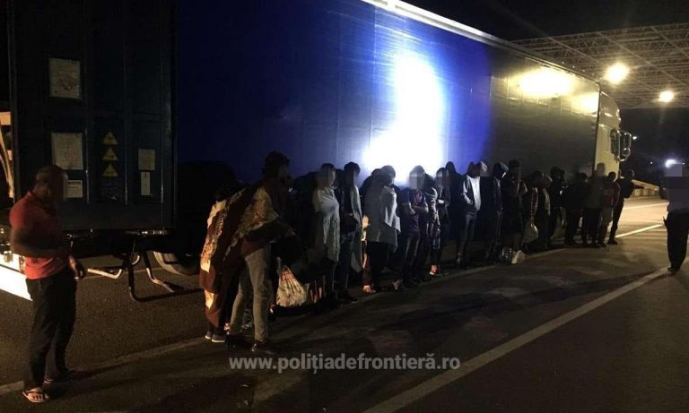 Zeci de migranți,  găsiți într-o casă părăsită din Timișoara