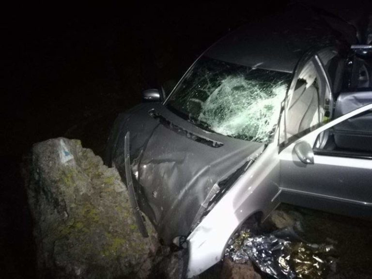 Accident grav soldat cu 5 victime pe Transfăgărășan: mașina în care se aflau a căzut 20 de metri FOTO