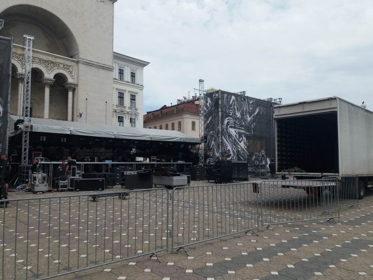 Piața Victoriei ca un mare bâlci