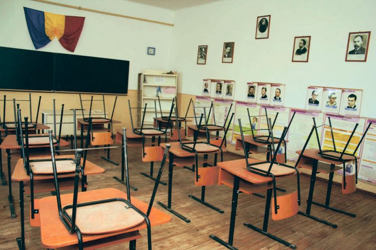 Cum a început școala în Timiș. De la frica de pandemie, la educația în containere