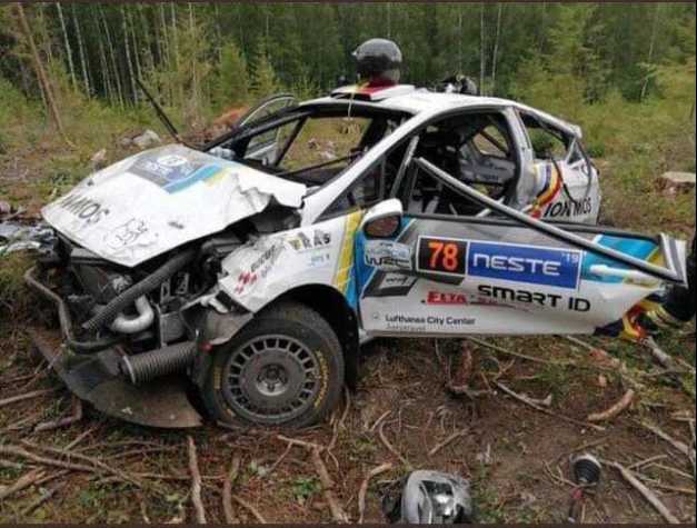 Accident teribil al unui român în Raliul Finlandei. Pilotul a ajuns la spital cu elicopterul