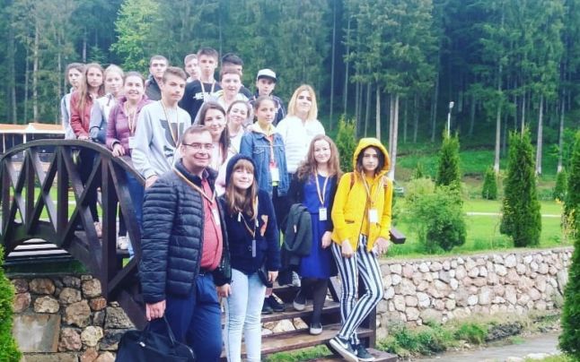 Povestea profesorului care s-a împrumutat la bancă pentru a-i duce în excursie pe elevii nevoiaşi