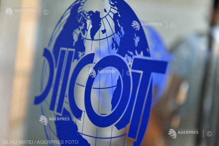 Tânăr de 19 ani, reţinut sub acuzaţia că a obligat o femeie să practice prostituţia