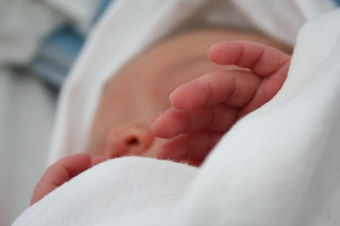 Încă un bebeluș născut la Maternitatea Odobescu infectat cu COVID 19