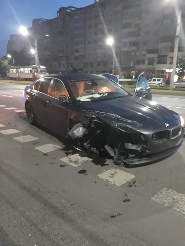 Neatenția provoacă accidente. Șapte mașini implicate într-un carambol