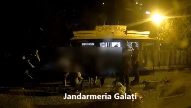 Jandarmi atacaţi cu ranga şi ameninţaţi cu moartea